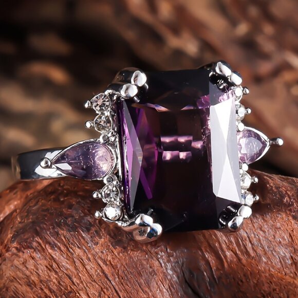 Vintage Style Purple Synthetic Zirconia Ring - Picture 4 of 8